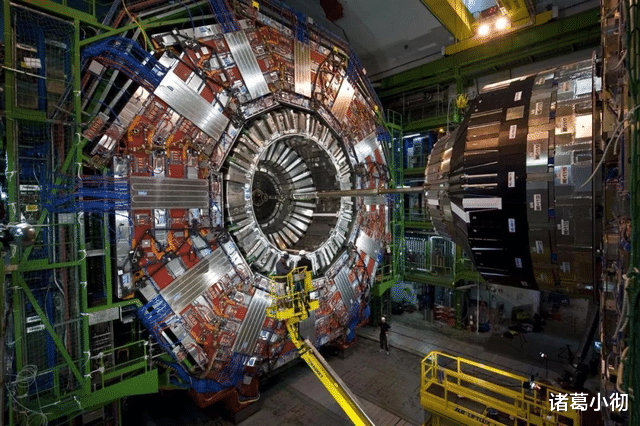 对撞机 斥资1400亿，中国建粒子对撞机，杨振宁为何反对？原因吓一跳