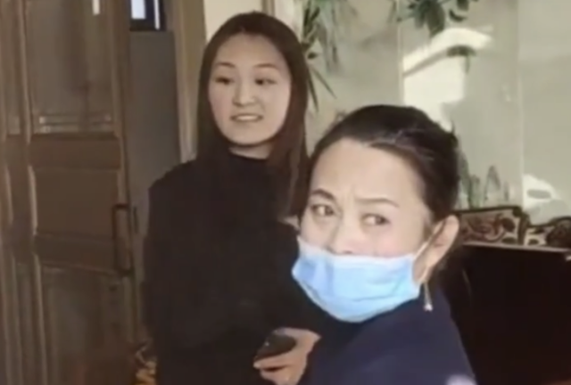 千百惠|陈亚男带父母回朱楼村，给大衣哥道歉，逗留二十分钟却无人理会