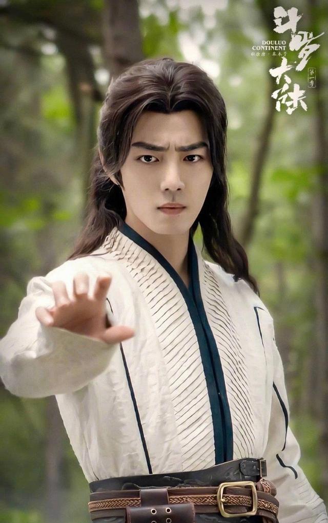 肖战|肖战《斗罗大陆》央视开播，原声台词太惊艳，爆发戏份毫无包袱