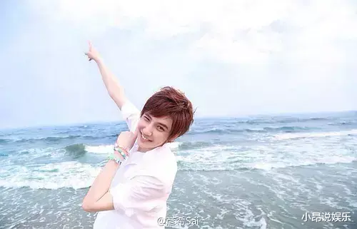 彦希|凭颜值被顶级娱乐公司录取，现无缘男团还做小偷，他一手好牌打烂