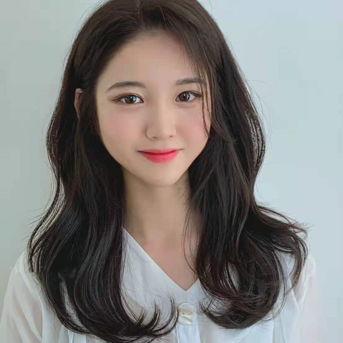 发型 不是你脸大，是你发型没选对！学会这三个攻略，发型时尚还显脸小