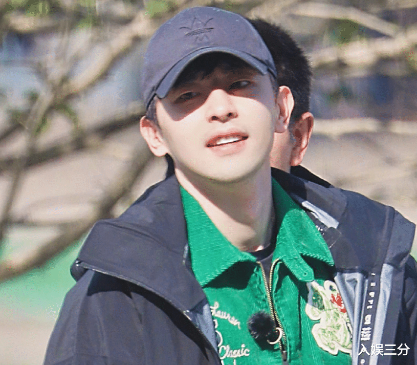 邓伦|《极限挑战7》路透：邓伦素颜出镜太惊艳，但身材比例“翻车”了