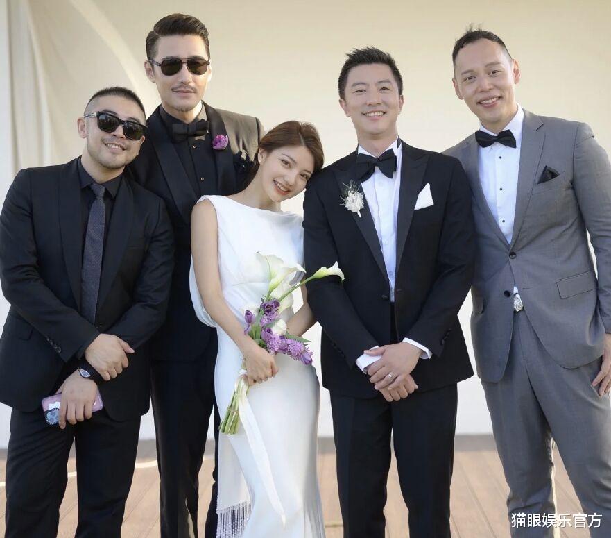 胡兵|胡兵被误以为已结婚？与新娘牵手现身婚礼，50岁依旧是超模身材