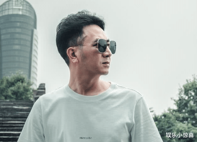 林生斌|疑似小乐发文秀恩爱，林生斌把手搭在她肚子上，夸其腹部恢复好