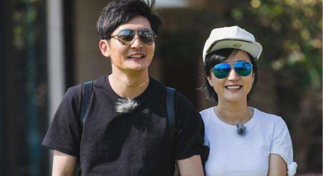 张柏芝|姐姐嫁给陆毅，妹妹嫁给郭京飞，丈母娘对两个女婿的态度截然不同