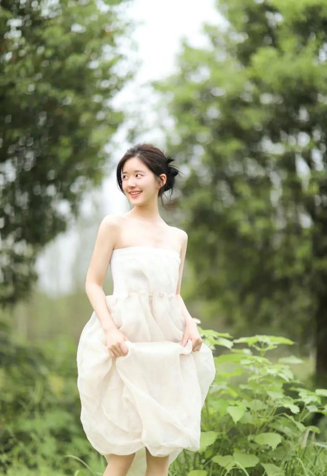 欧阳娜娜|欧阳娜娜的“富家千金”氛围感 怎么穿出来？