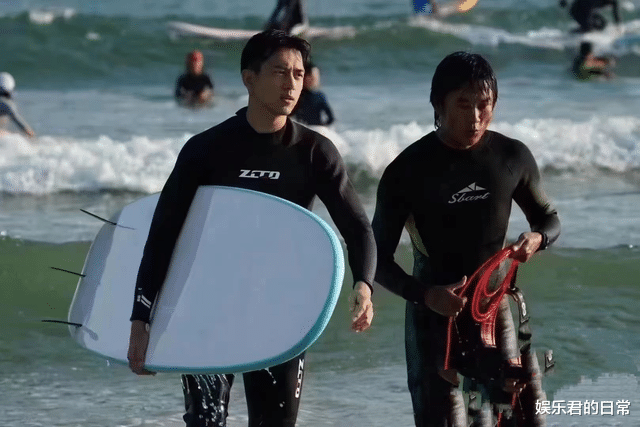 关晓彤|GQ盛典众星生图曝光：热巴跳脚可爱，Baby略显疲态，李现魅力十足