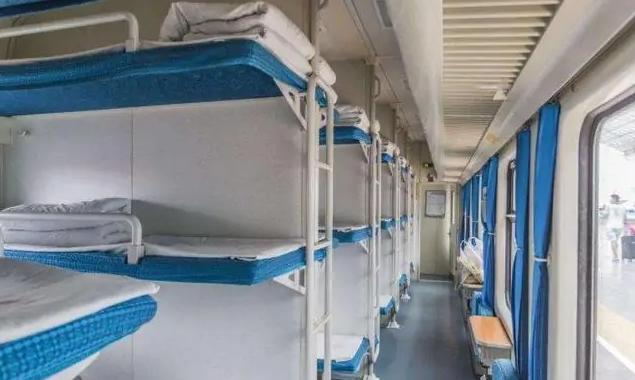 吉林日报 60岁以上老人坐火车优先安排下铺！这份出行指南转给咱爸妈→