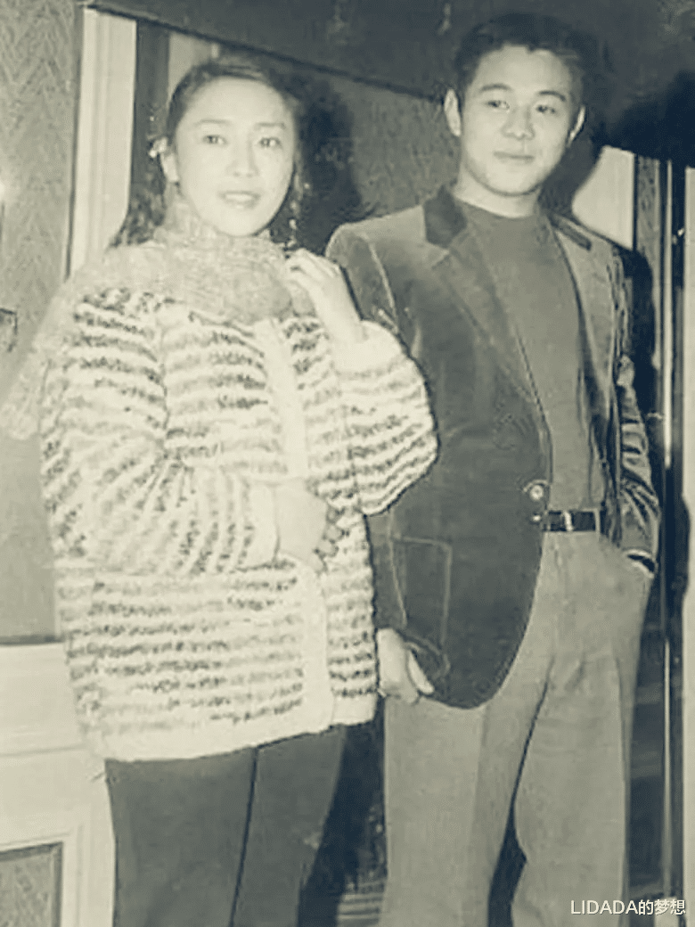 黄秋燕|黄秋燕：与李连杰结婚三年生下两女被离婚，如今这两个女儿怎样了