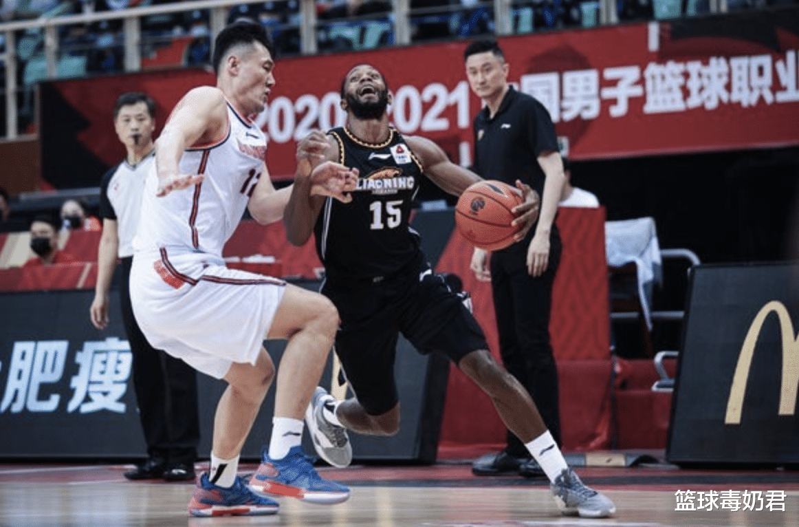 广东男篮|应该重罚！CBA决赛首轮，郭艾伦下黑手，广东球迷怒了