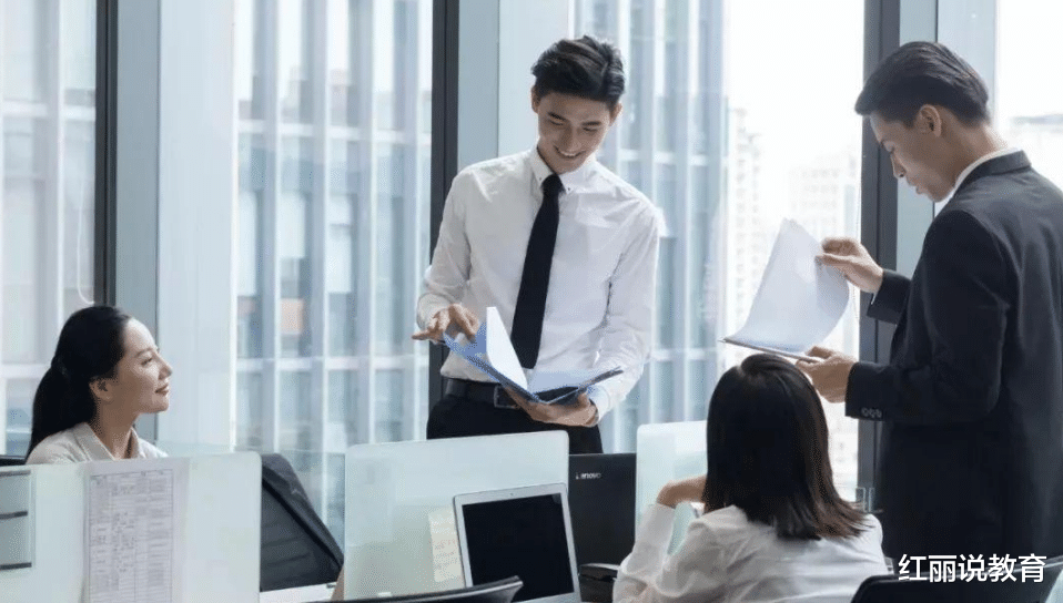 教师|“最佳男友”职业排名，榜首无悬念但争议多，公务员却成“垫底”