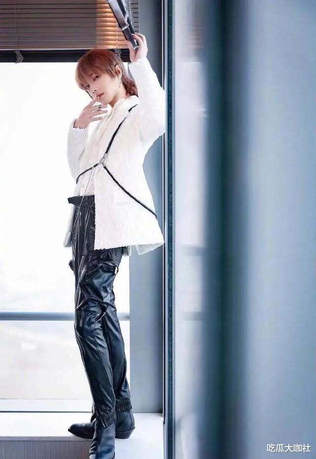 鹿晗|6位“娘炮”立“硬汉”人设，各有丑法，有人秀肌肉，有人留胡子