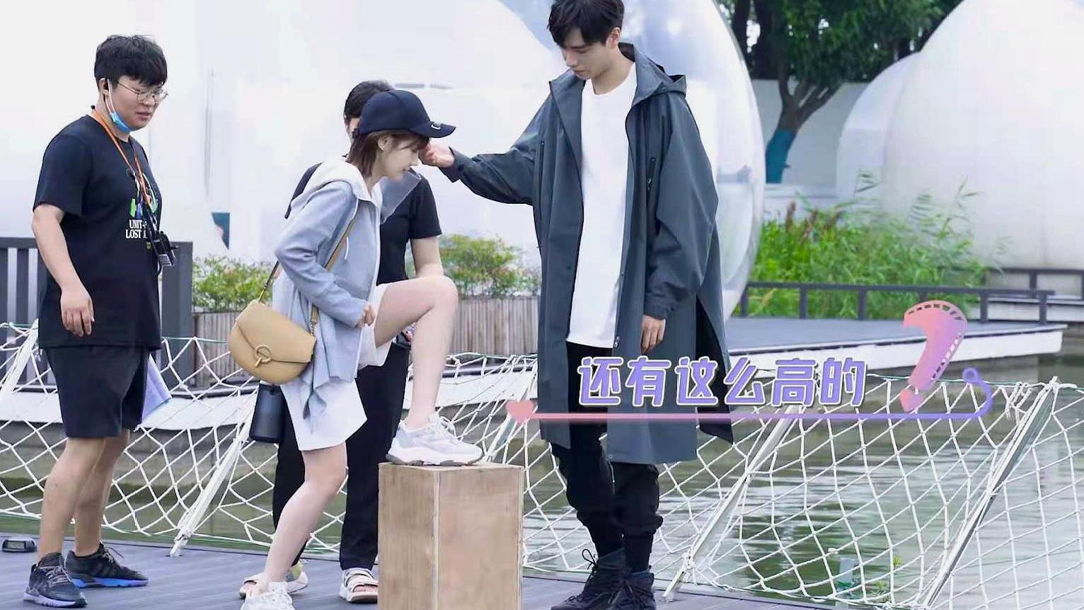 亲爱的热爱的|《亲爱的热爱的》续集开播，童颜夫妇卖力客串结婚都没用，男女主不搭