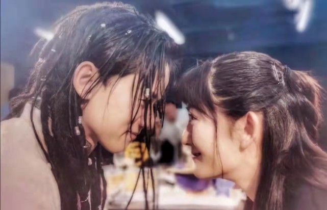 谢娜|谢娜晒女儿们亲手制作的生日贺卡给张杰庆生，小家伙各有各的想法，超用心