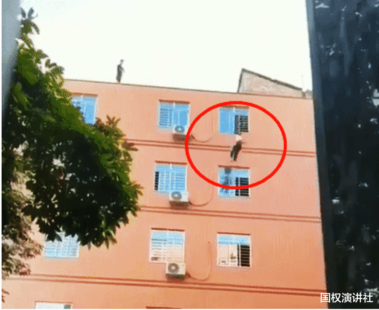 女孩 买手机要5000给3000，15岁女孩跳楼，当我们把矛头指向女儿时，悲剧只会愈演愈烈