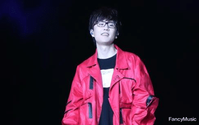 许嵩|许嵩综艺首秀，再唱《雅俗共赏》，网友直呼爷青回