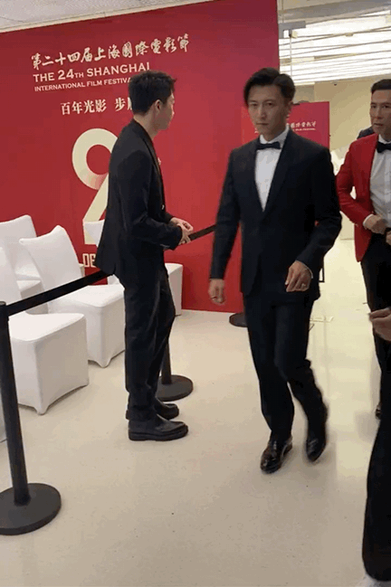 谢霆锋|谢霆锋是不是太自信了 出席活动一点妆都不化 最近怎么黑了这么多