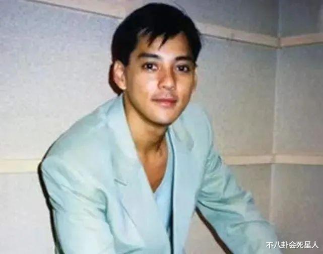 陈坤|子比父丑的10对明星父子,陈坤儿子像路人,看到狄龙儿子太可惜了