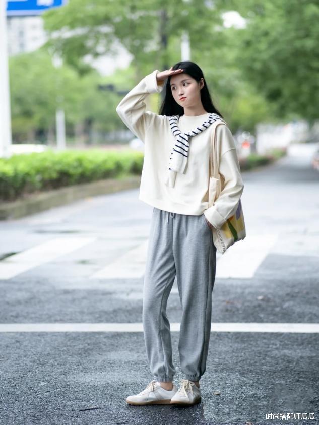 时尚搭配师瓜瓜 今年这条“懒人裤”火了,百搭显瘦,关键还时髦,杨幂都上头了