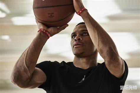 |湖人5换1交易出炉！第3巨头重磅降临！詹姆斯：我抱他大腿！