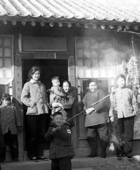 囚犯|老照片：70后、80后与95后的春节记忆