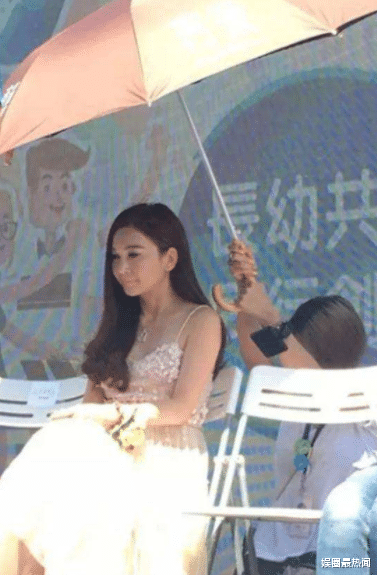 |艺人助理自曝月薪4000，做饭3菜1汤，被女星指着骂：你是不是有病