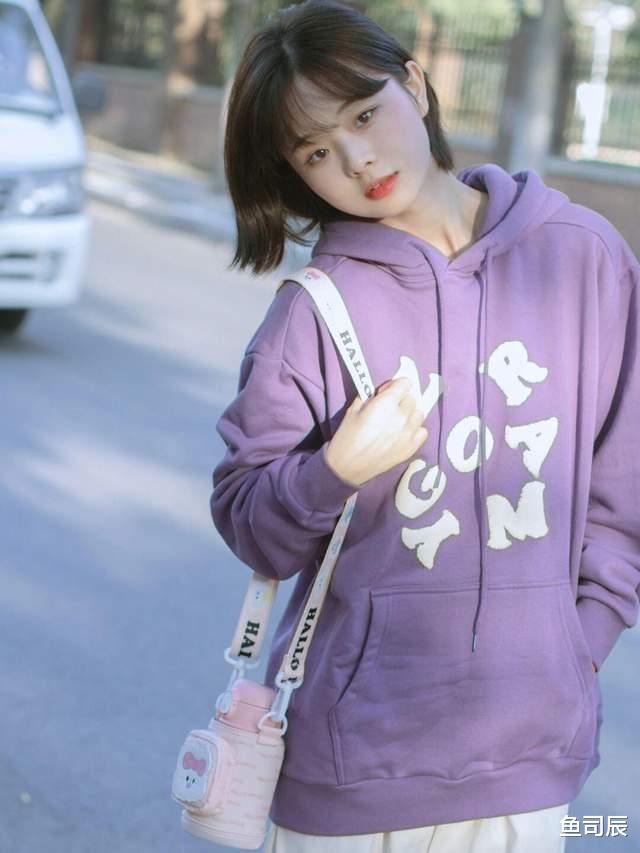 鱼司辰 秋冬内搭怎么选?一定不能错过这件蓝色毛衣马甲,穿上身元气满分