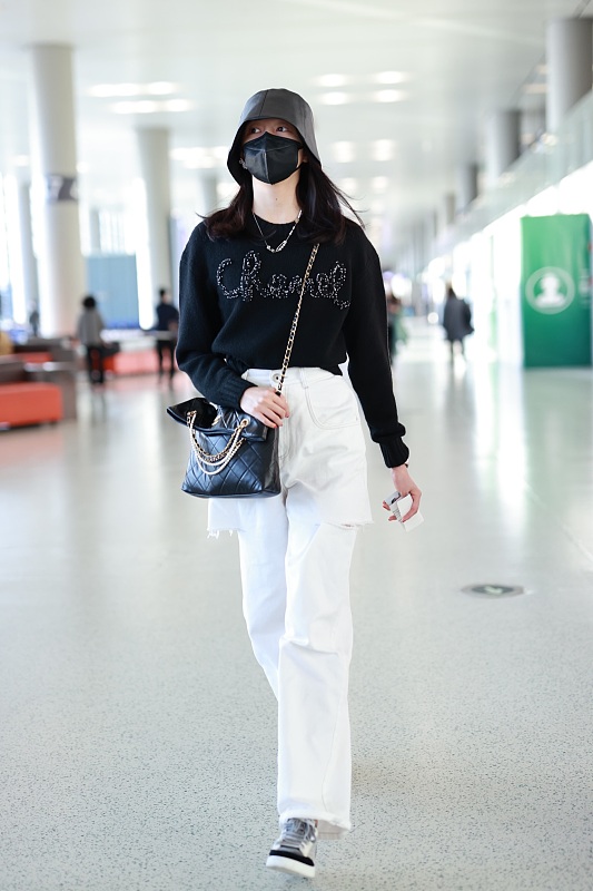 BiuVogue|淡妆的\＂四千年美女\＂鞠婧祎，到底有多美，和关晓彤差不多美