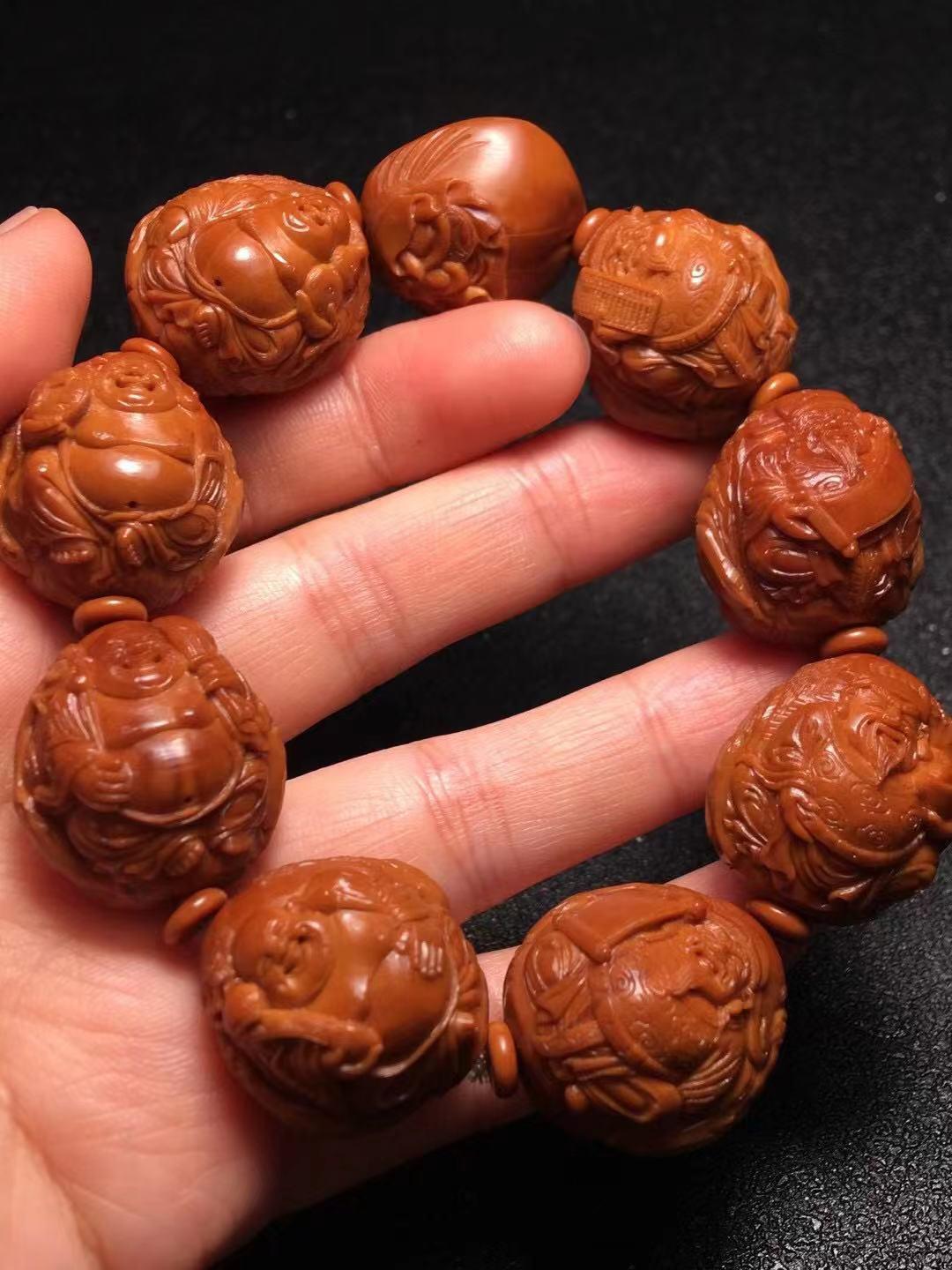 玉雕|核雕手串可以送人吗？橄榄核雕作品送人有哪些讲究？