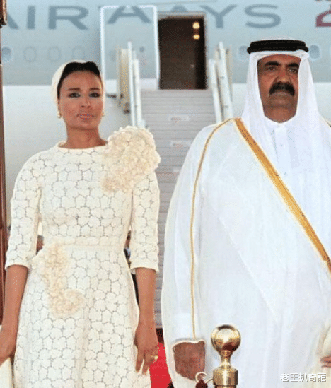 哈马德|中东“武则天”莫扎：为复仇嫁仇人之子，如今国王丈夫帮她穿鞋