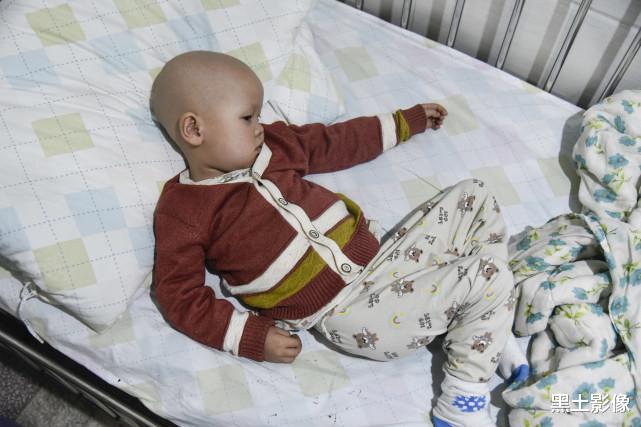 黑土影像 孩子患重症母亲欲遗弃，10分钟后哭着抱回，丈夫：你良心不痛吗？