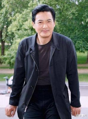 周润发|?39年前，他被刘德华亲过，被周润发抱过，如今成为一代巨星