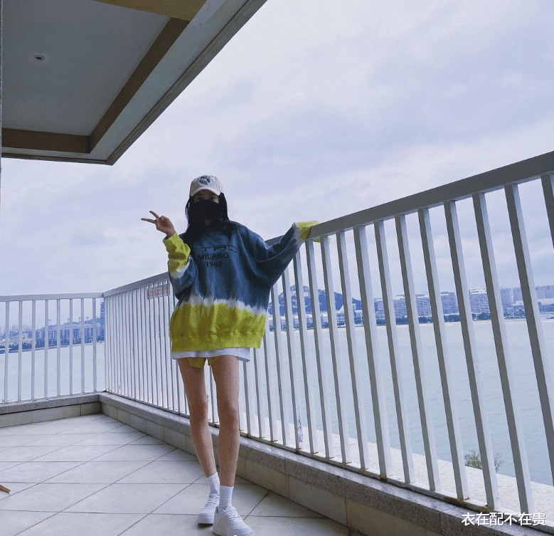 衣在配不在贵|杨幂又带头支持国货，把一百多的鸿星尔克穿出大牌感，她不火谁火