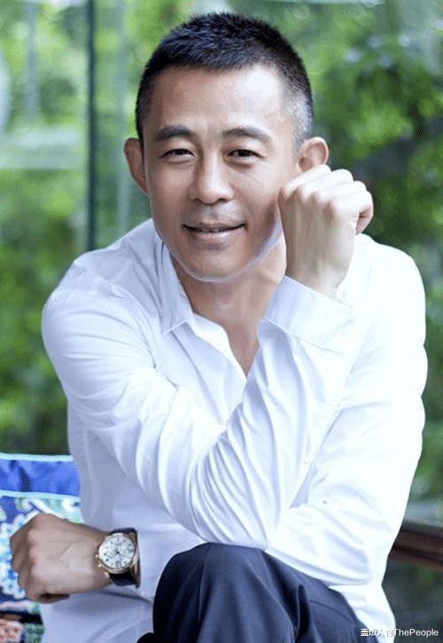 侯勇|两任前妻70后，情人80后，三婚又娶90后，是因为侯勇有钱就变坏？