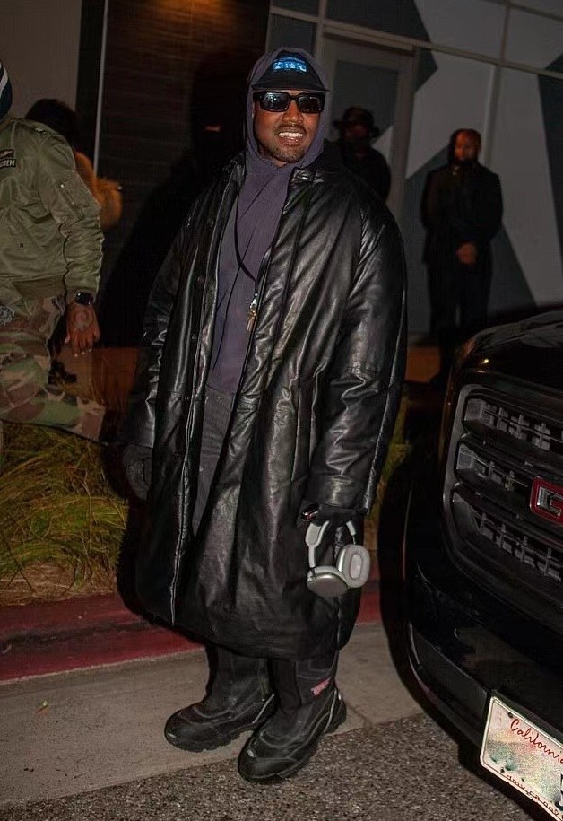 当红女星|金姐的黑人前夫近照曝光!留络腮胡萎靡不振,仍吊打前妻的现男友