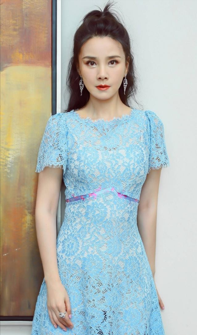 王冠|何琳：嫁给母校老师，为公婆息影5年，我一生只结一次婚