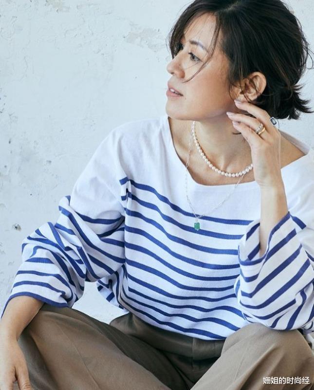 姗姐的时尚经|被49岁的日本主妇惊艳到了，小个子梨形身材，穿着简约但很高级