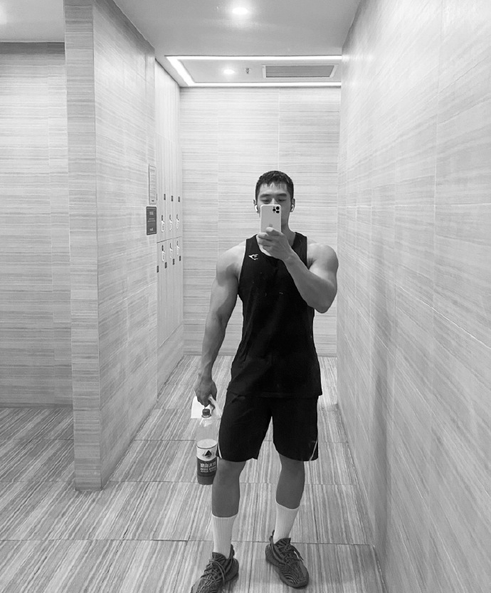 健身圈一哥|西安大男孩一身腱子肉，颜值赛过明星，好厉害的肌肉分离度！