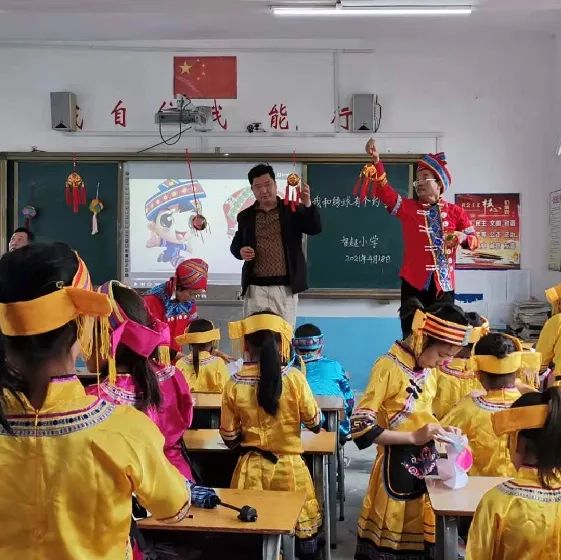 马山快报 智超小学：感党恩，学民俗，师生共舞话团结