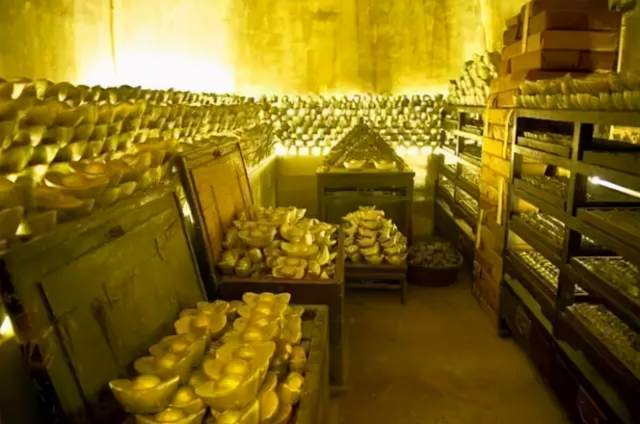 和珅|他是史上第一贪官，光收藏的古玩珍宝就价值800多个亿