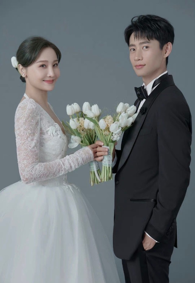 于玮|魏晨婚礼布置太用心！娇妻穿婚纱美成女明星，颜值身材太出众了