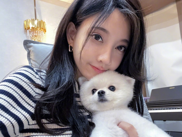 冯提莫|冯提莫挑战童年经典游戏，可爱表情萌翻网友，掀起模仿热潮