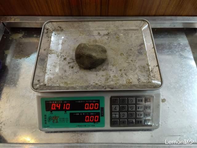 翡翠|腾冲石头1公斤1000元，几十万元石头满地都是！游客：发财了