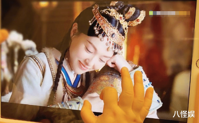 唐嫣|唐嫣六一晒罗晋视角母女照，小小糖打扮时尚，手臂修长攥着拳萌翻