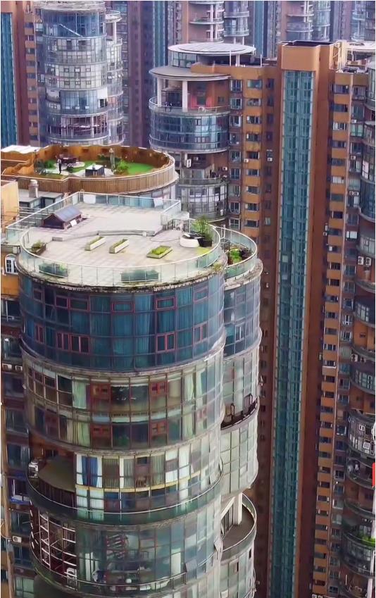 高档小区住出了贫民窟的感觉，这设计厉害了，网友：高级棚户区