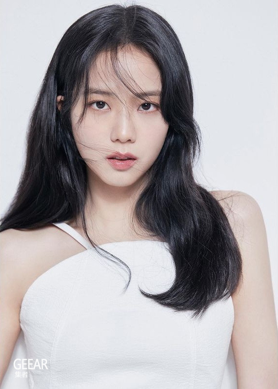 淡妆|Jisoo释出演员造型照,这个淡妆是颜值的考验!