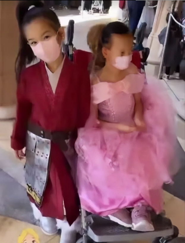 钟丽淇|参选港姐因没带身份证退出，和男友生下的残疾女，11岁不会说话