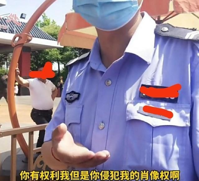 贯丹萱 荆州一主题公园被质疑强制消费，游客被翻包检查禁止带熟食和雨衣