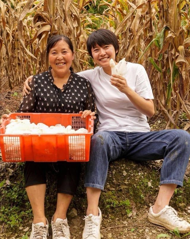 33岁四川美女，汶川地震后回乡创业，年售6000万，还带村民致富