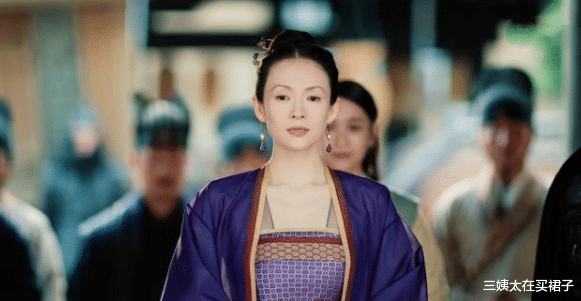 三姨太在买裙子|想要成功的女人，都需要从王儇身上，学习这4个特质